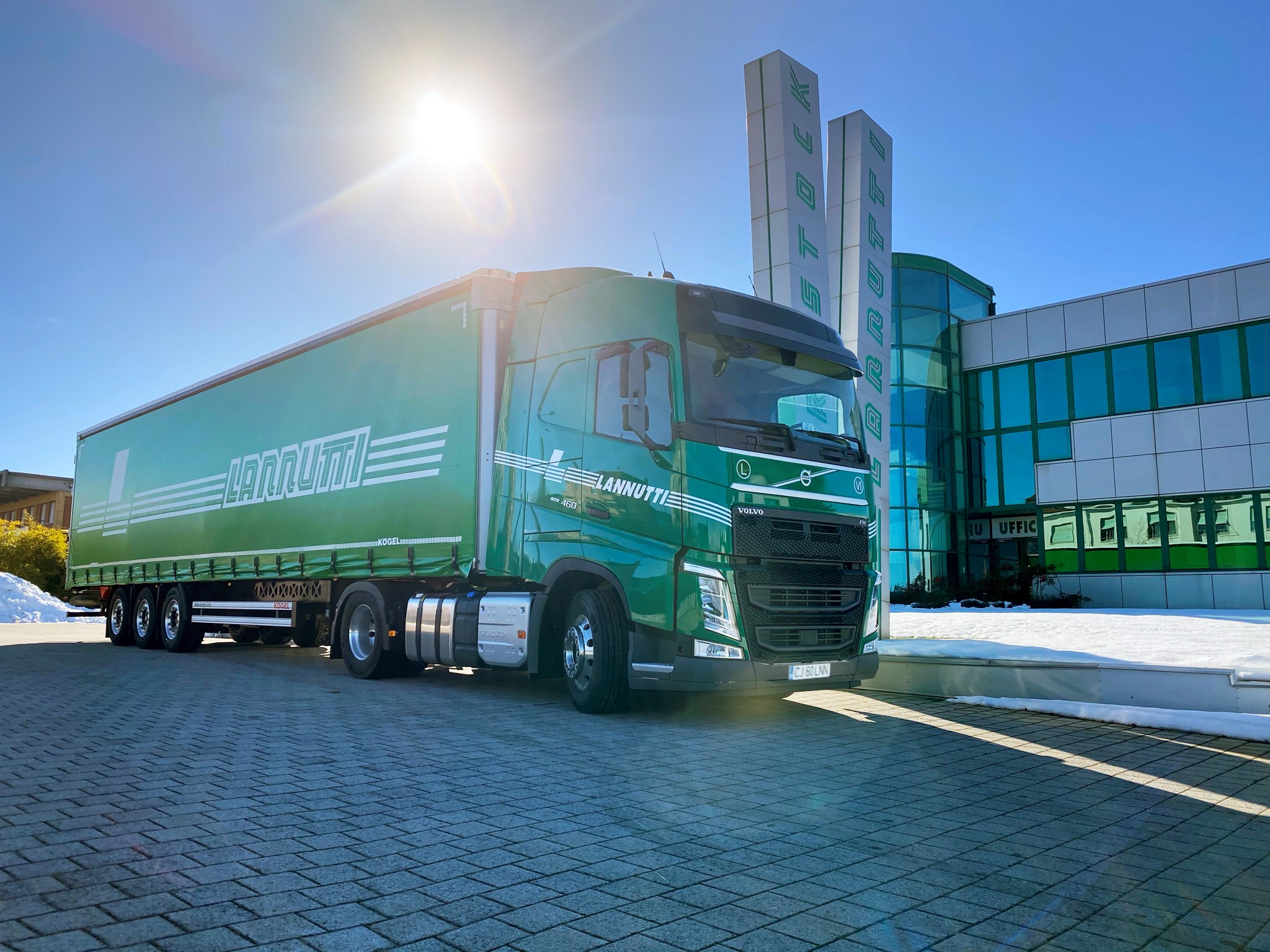 Italijansko transportno in logistično podjetje LannVelik posel: Italijanski prevoznik kupil 1.000 tovornih vozil Volvo z najnovejšo tehnologijo za manjšo porabo goriva